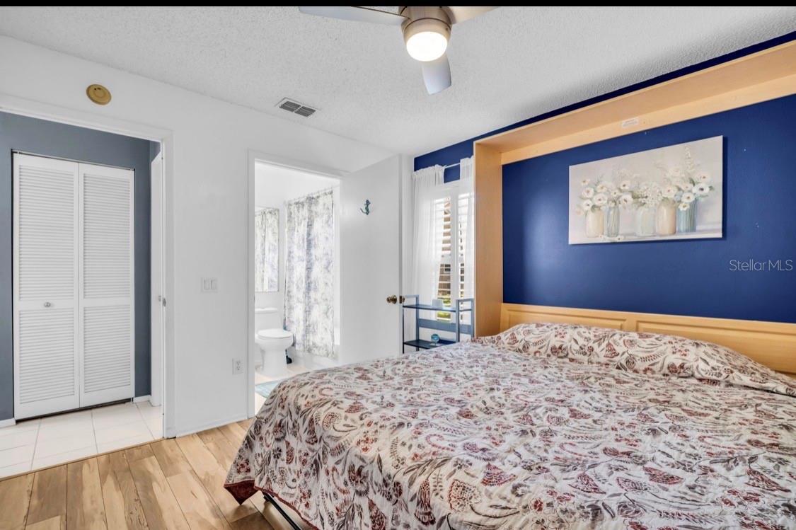 FOX LAKE TWNHMS - Residential