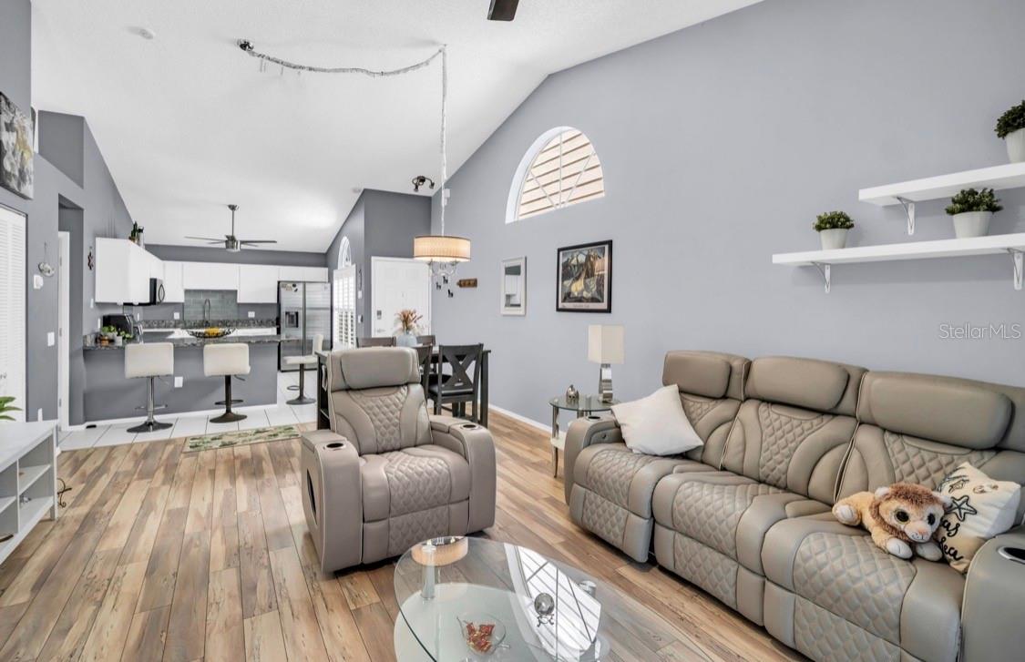 FOX LAKE TWNHMS - Residential