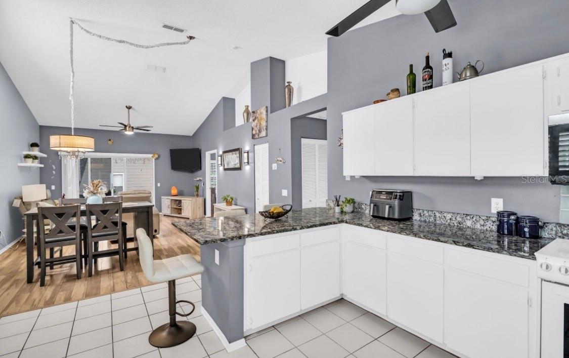 FOX LAKE TWNHMS - Residential