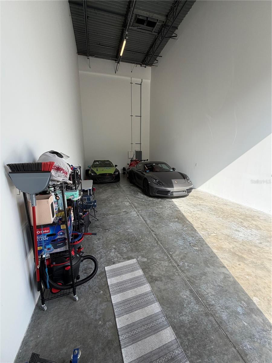 MOTOR ENCLAVE PH 1 - Commercial Sale