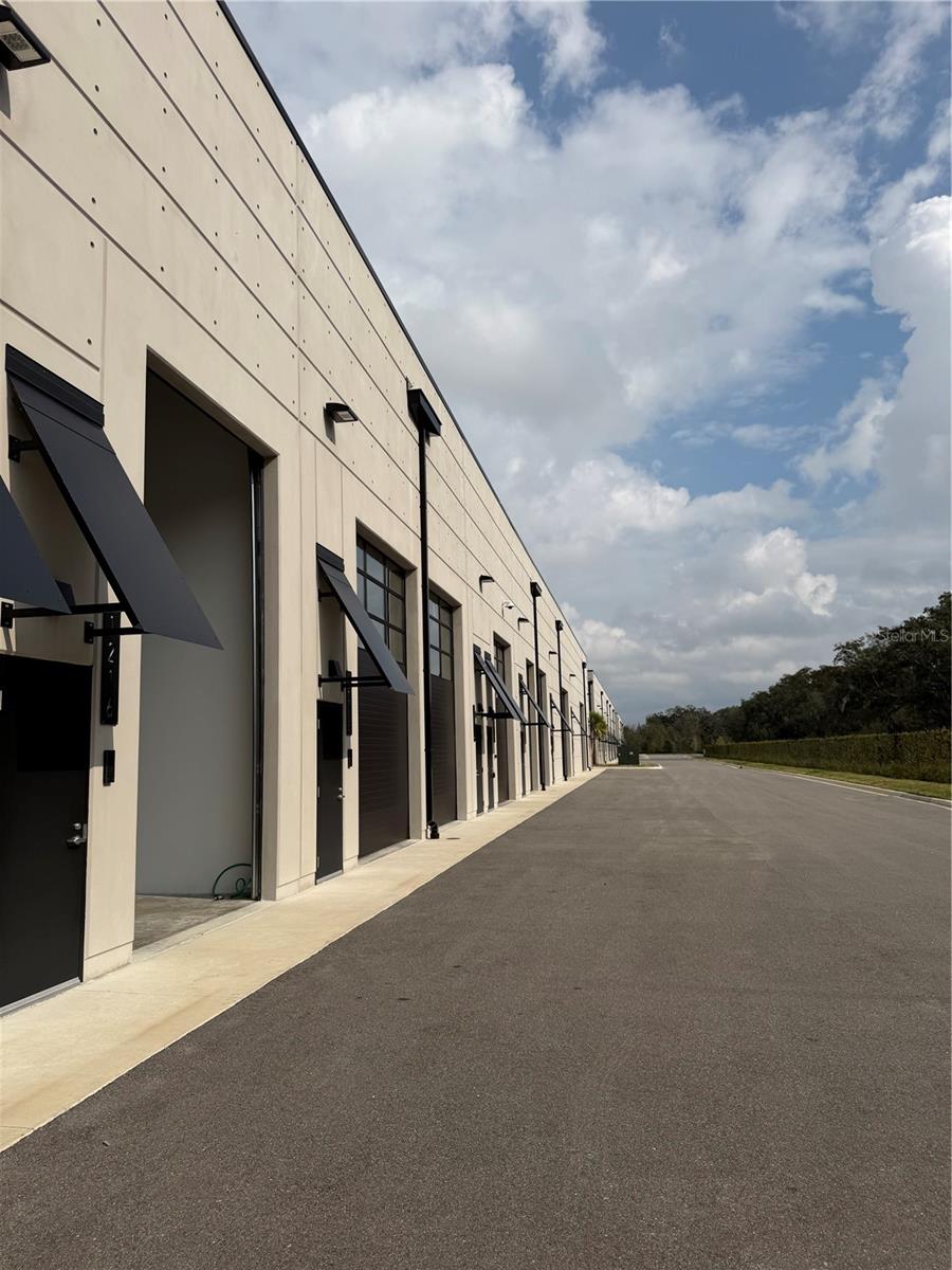 MOTOR ENCLAVE PH 1 - Commercial Sale