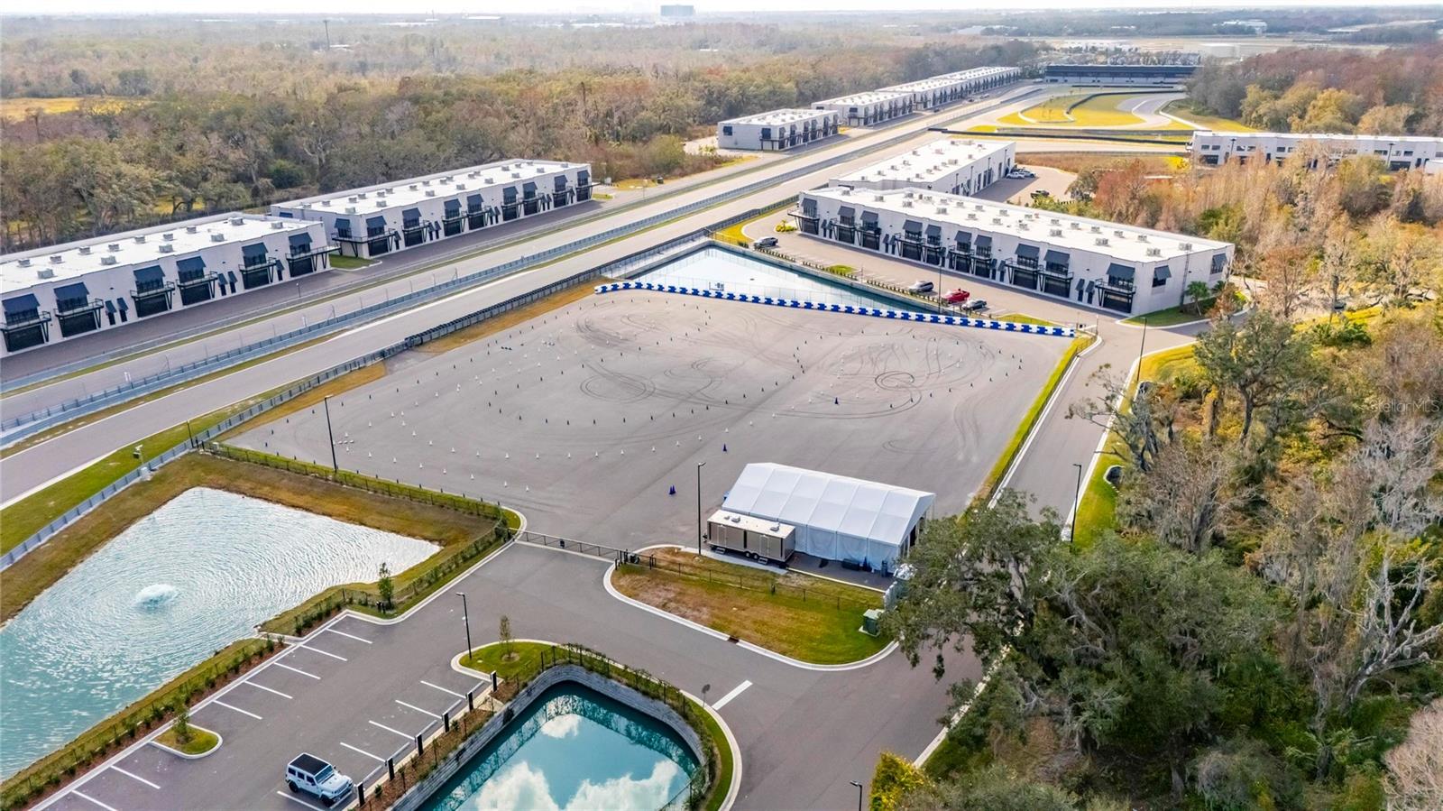 MOTOR ENCLAVE PH 1 - Commercial Sale