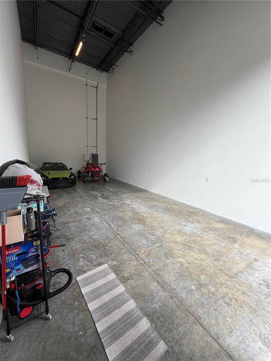 MOTOR ENCLAVE PH 1 - Commercial Sale