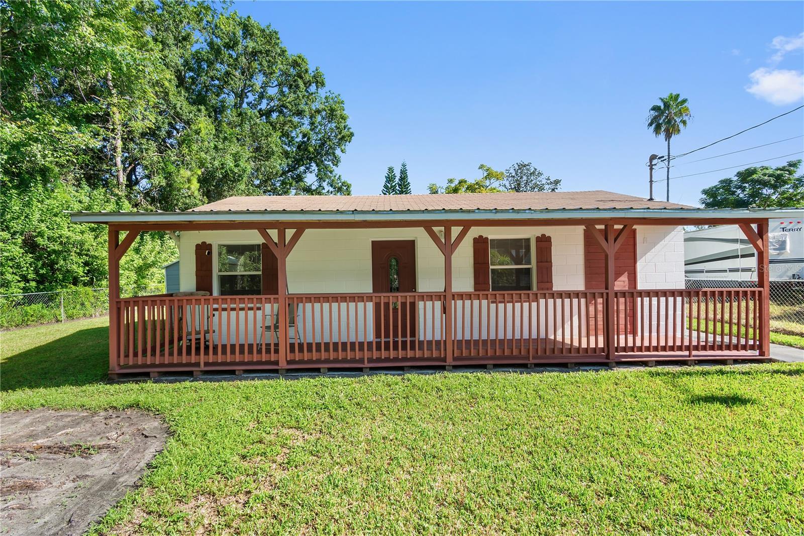 You cannot miss this charming and fully renovated home! NO HOA
This beautiful property features 2 spacious bedrooms and 1 full bathroom, offering the perfect blend of comfort and functionality. From the moment you arrive, you’ll fall in love with the welcoming charm and the sense of peace that surrounds it.
Completely remodeled with modern touches, this home is move-in ready—all you need to do is bring your furniture and start enjoying it. Whether you’re a first-time buyer searching for the ideal starter home, or looking for a vacation property where you can escape from the everyday hustle, this house is an excellent choice.
The property is surrounded by a tranquil country setting, providing that special rustic touch that makes it perfect for relaxation. Imagine sipping your morning coffee or enjoying the evening breeze from the spacious and inviting front porch, a true highlight of this cozy retreat.
With its affordable price and prime location, this home combines comfort, practicality, and charm, making it a unique opportunity you don’t want to miss.
Don’t wait—schedule your showing today and see for yourself why this home is the perfect place to create new memories!