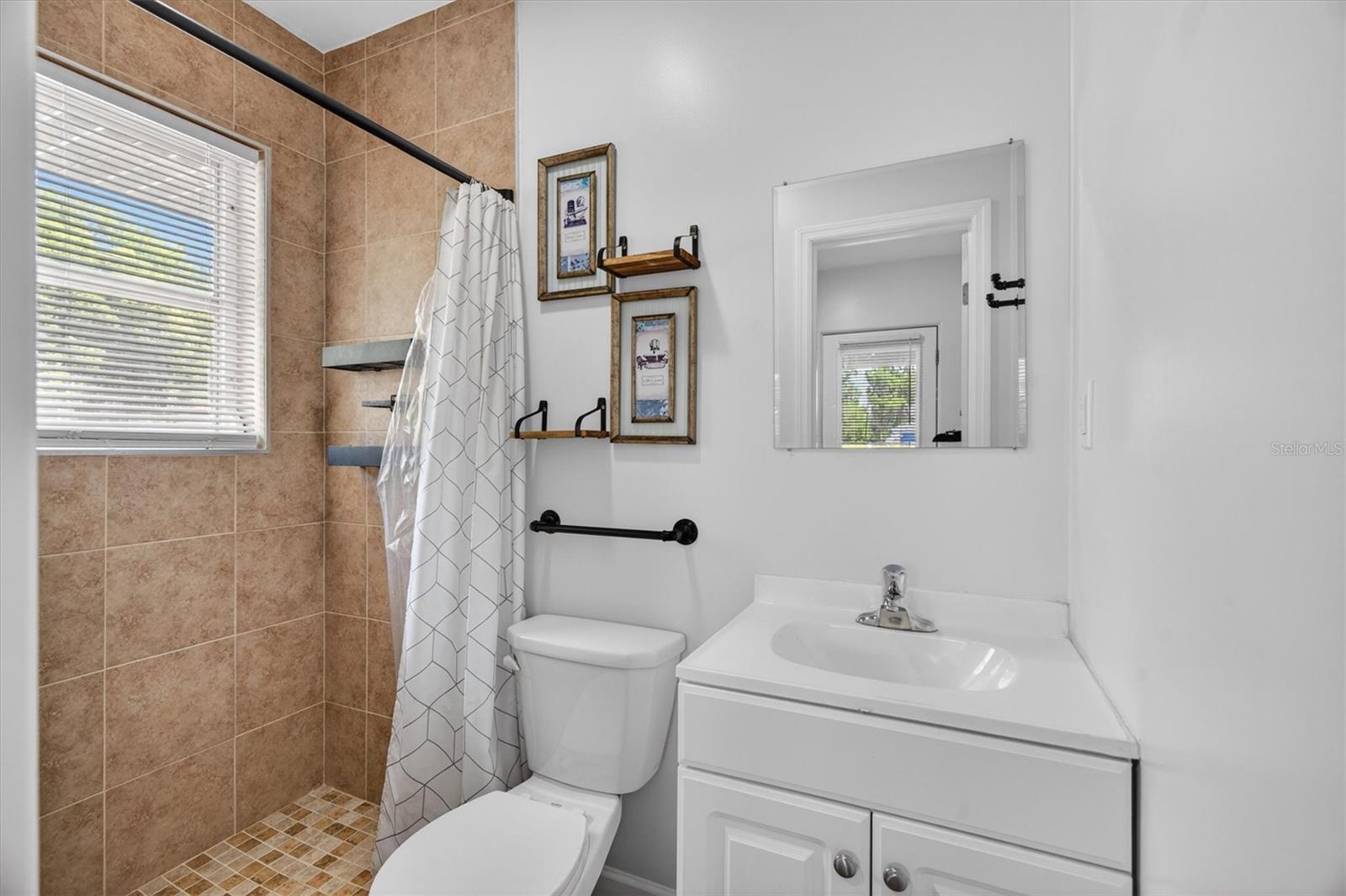 LEESBURG HILLSIDE MANOR - Residential