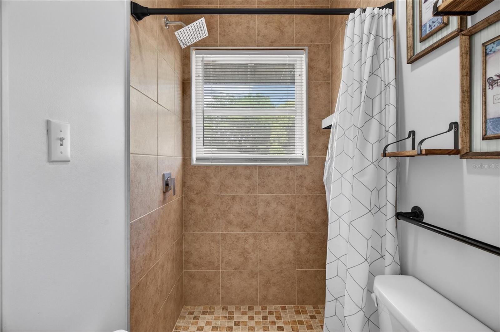 LEESBURG HILLSIDE MANOR - Residential