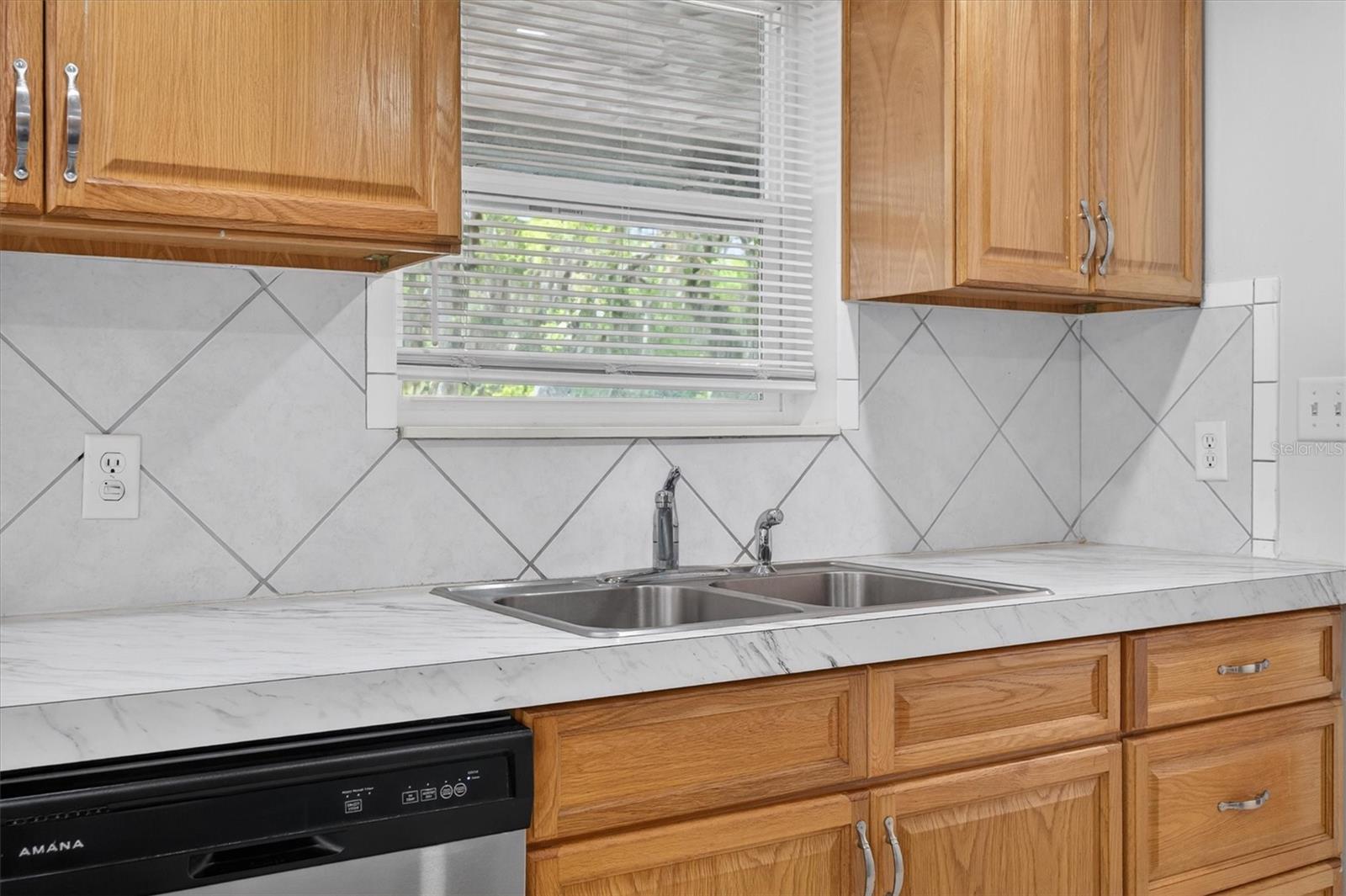 LEESBURG HILLSIDE MANOR - Residential