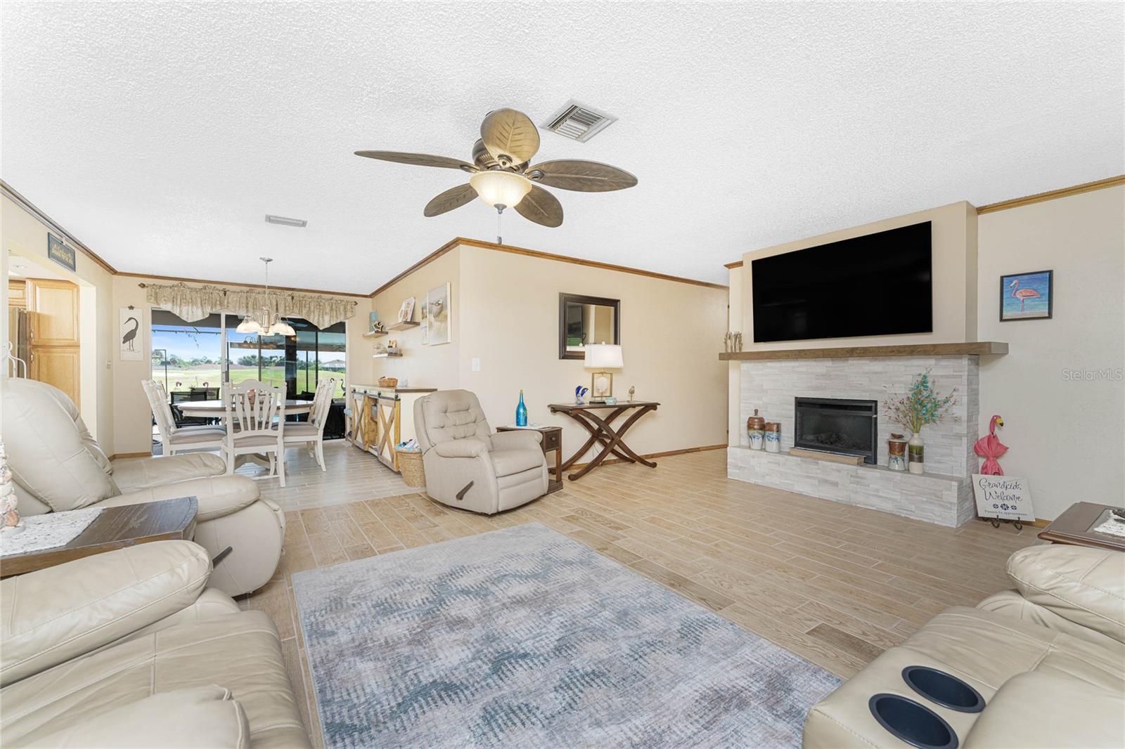 3 OAKLAND HILLS COURT