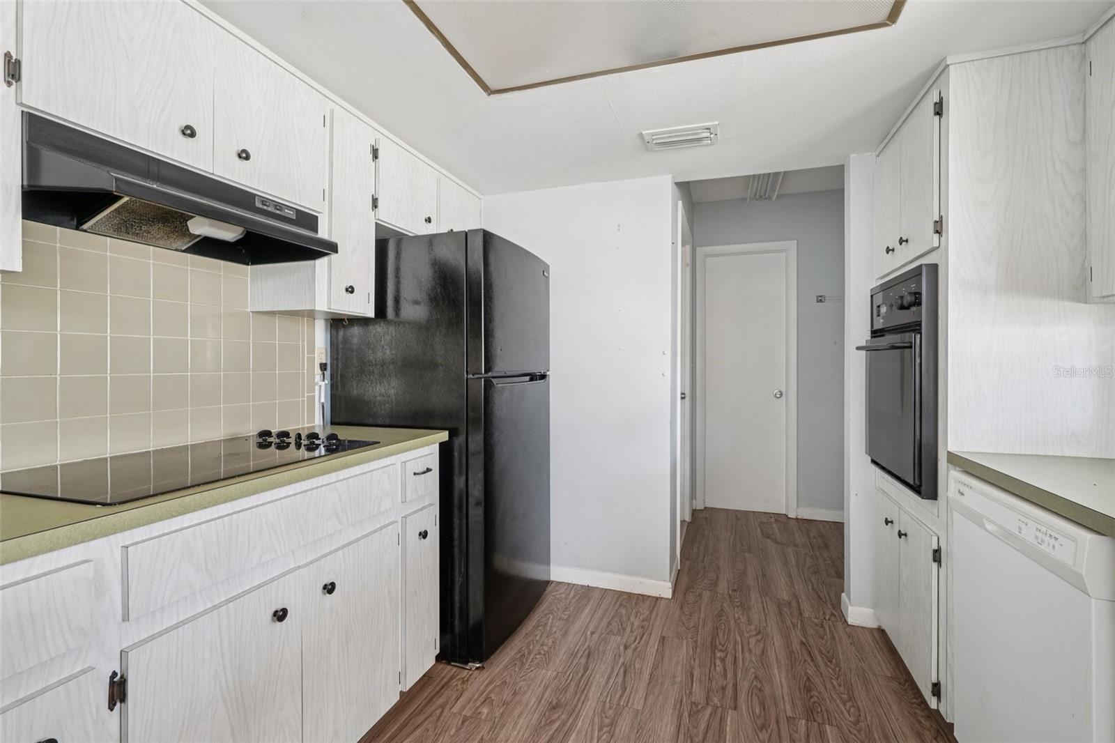 VILLAGE GREEN UNIT 01 - Residential