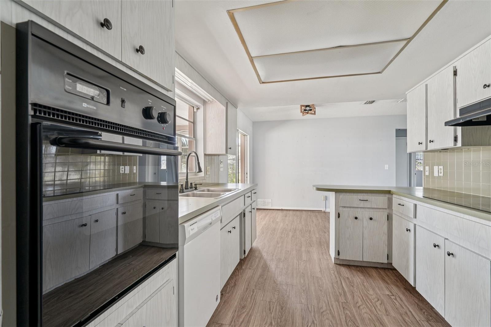 VILLAGE GREEN UNIT 01 - Residential