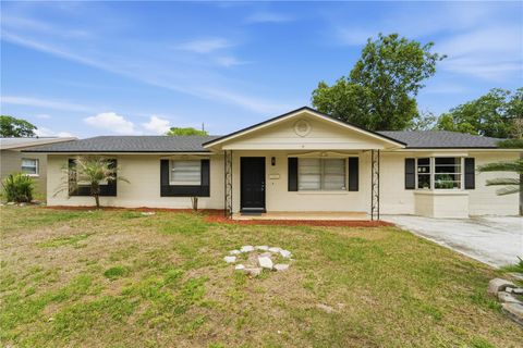 Photo of 2213 Villano Avenue, Orlando, FL 32818 (MLS # O6406169)