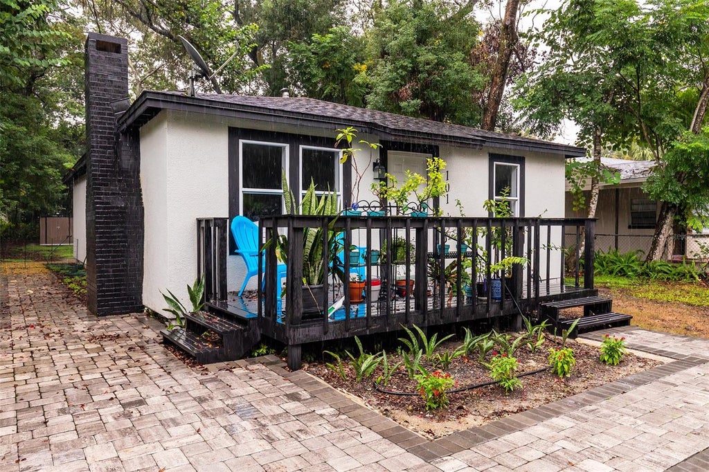 Photo of 101 S Glenwood Avenue, Orlando, FL 32803 (MLS # O6447474)