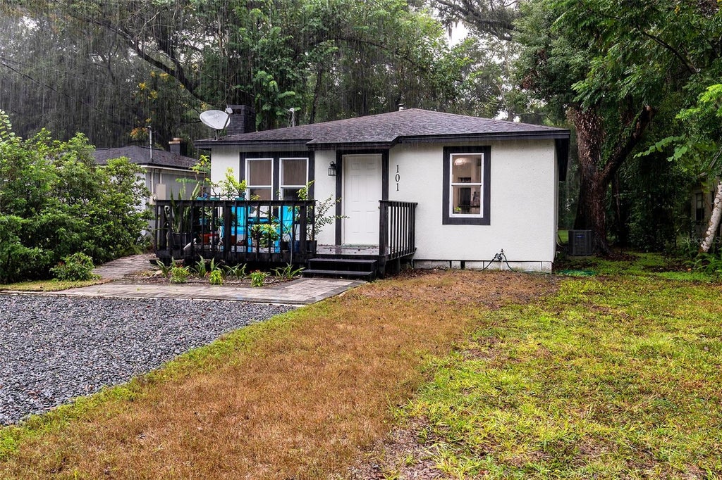 Photo of 101 S Glenwood Avenue, Orlando, FL 32803 (MLS # O6447474)