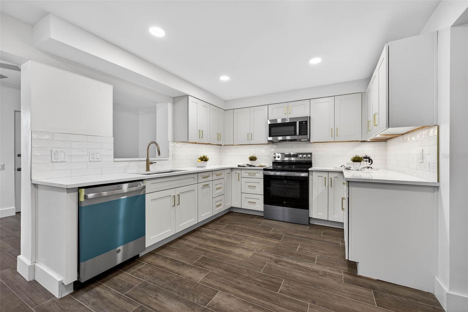 EDEN ISLE CONDO OF ST PETERSBURG - Residential