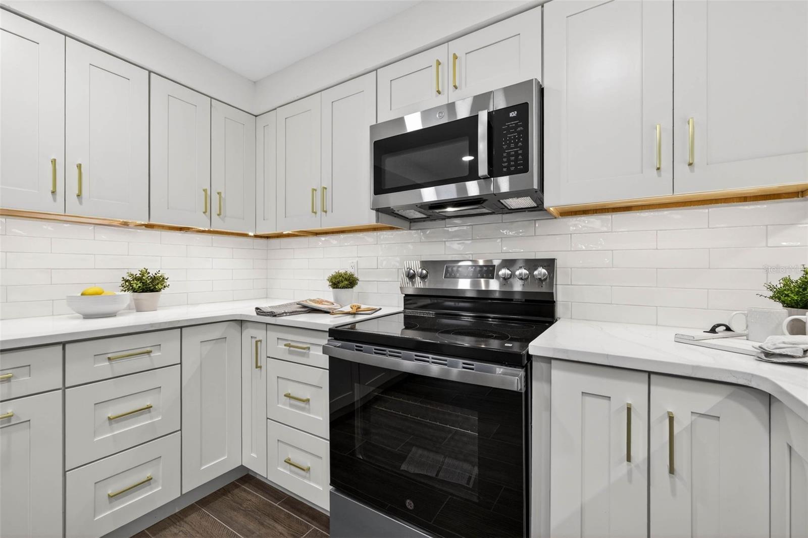 EDEN ISLE CONDO OF ST PETERSBURG - Residential