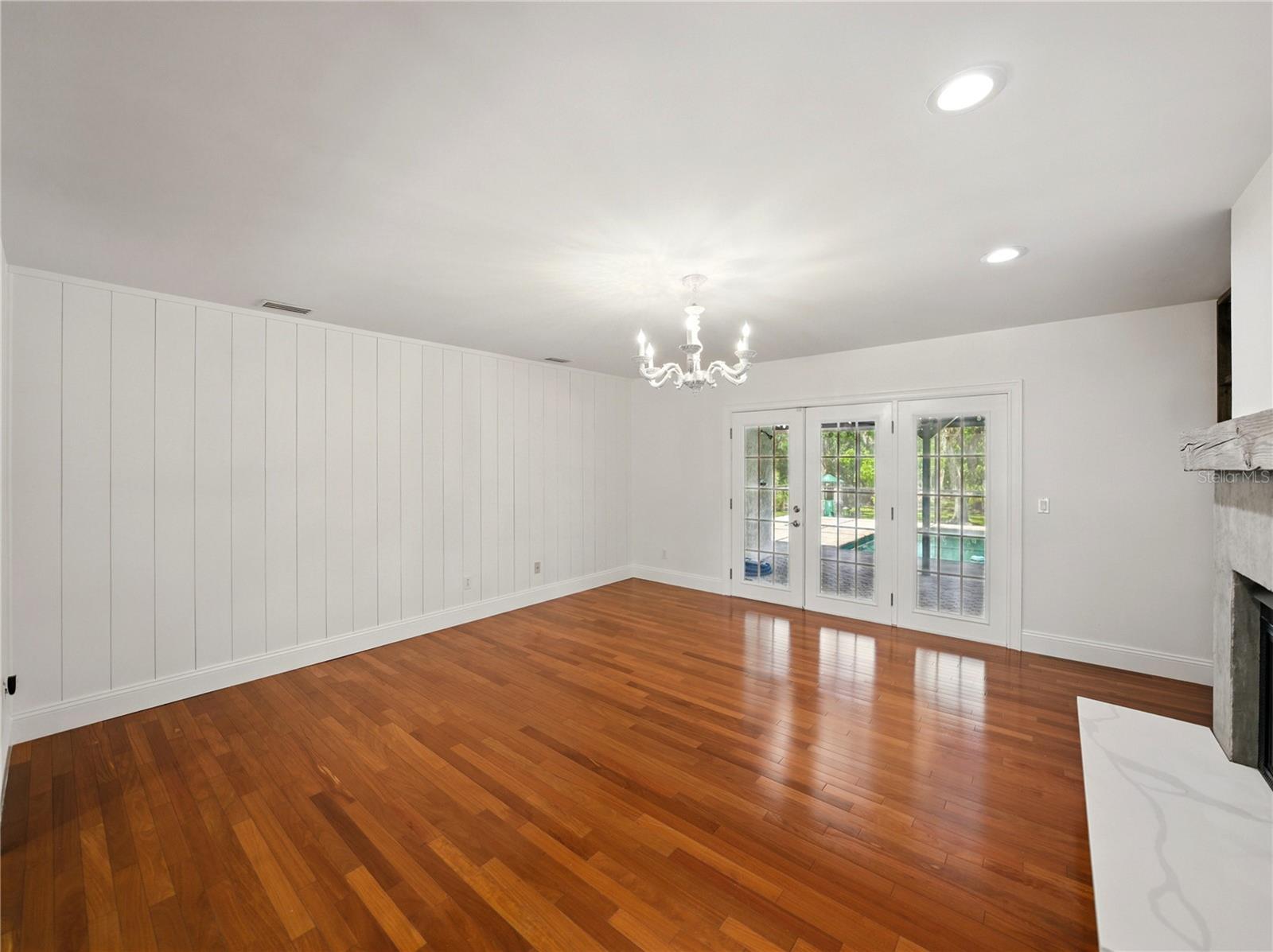 WATERFORD ON THE ALAFIA - Residential