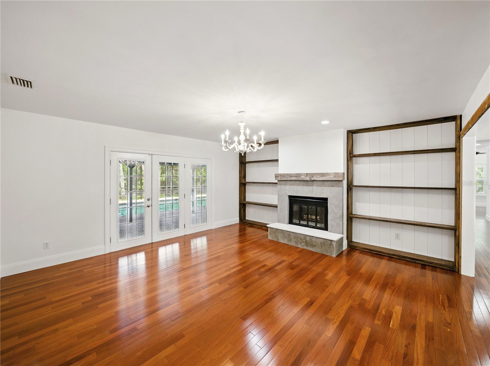 WATERFORD ON THE ALAFIA - Residential