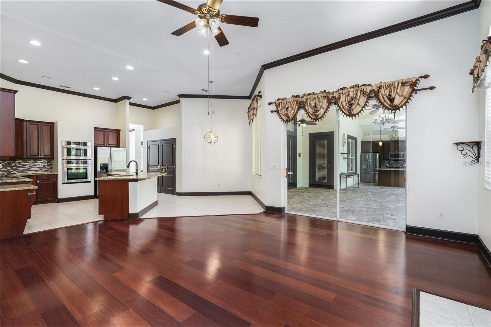 SEVILLE CHASE - Residential