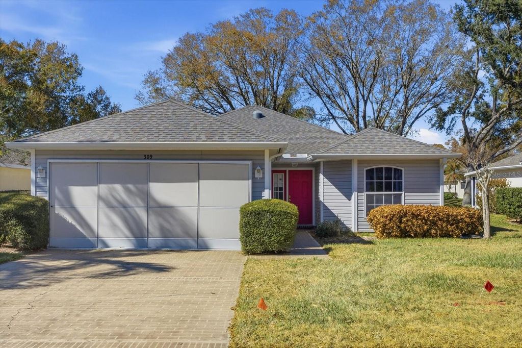 Photo of 309 Baytree Boulevard, Tavares, FL 32778 (MLS # G5107527)