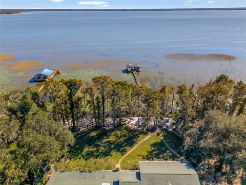 A home in LAKE WALES