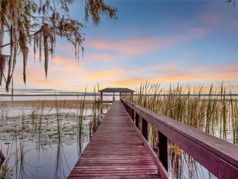 A home in LAKE WALES