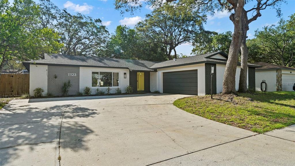 Photo of 11123 117th Way, Seminole, FL 33778 (MLS # TB8498350)