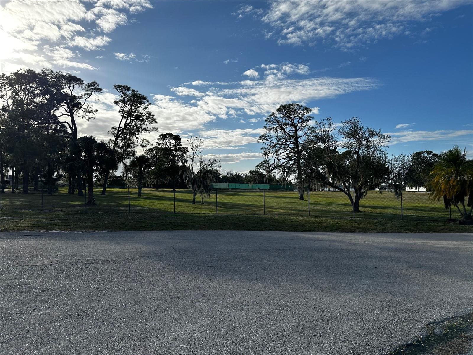 SUNN LAKES ESTATE - Land