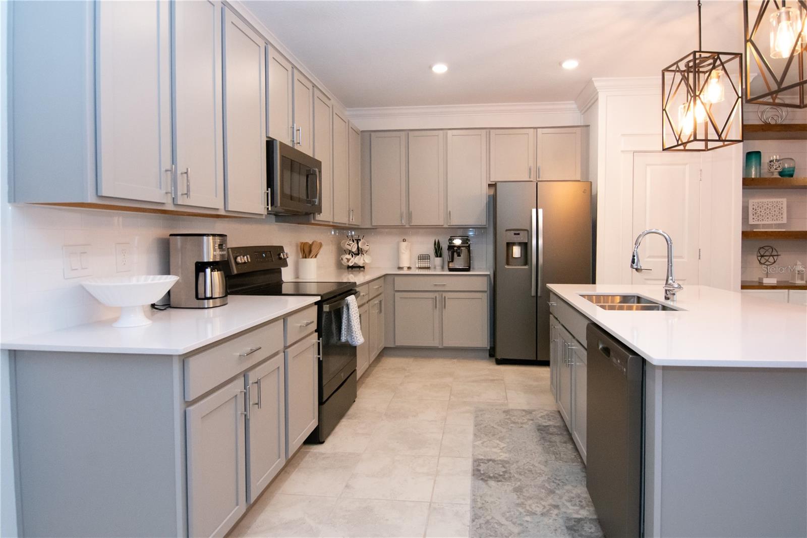 2006 MYRTLE PINE STREET