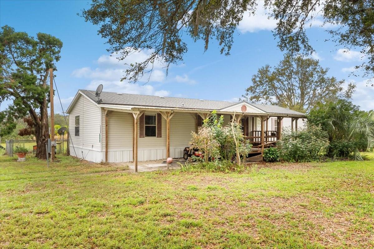 Charming 2005 Manufactured Home on 1.26 Acres – Ft. Meade, FL
Experience the beauty of Old Florida on this private 1.26-acre homesite, surrounded by mature trees and natural serenity. This well-maintained 2005 manufactured home offers a spacious great room floor plan with abundant natural light, perfect for comfortable living.
Enjoy the unique convenience of his and hers en-suite baths and walk-in closets, providing ample space and privacy. Recent upgrades include a new roof (installed just 2 years ago) and a new AC unit (less than 5 years old) for peace of mind and energy efficiency.
Outside, a large carport provides covered parking, while the expansive lot offers plenty of space for gardening, recreation, or simply enjoying the untouched charm of Florida’s landscape.
Located in Ft. Meade, FL, this home captures the essence of quiet country living while remaining close to town conveniences. Don’t miss this opportunity to own a slice of peaceful, private Florida living!