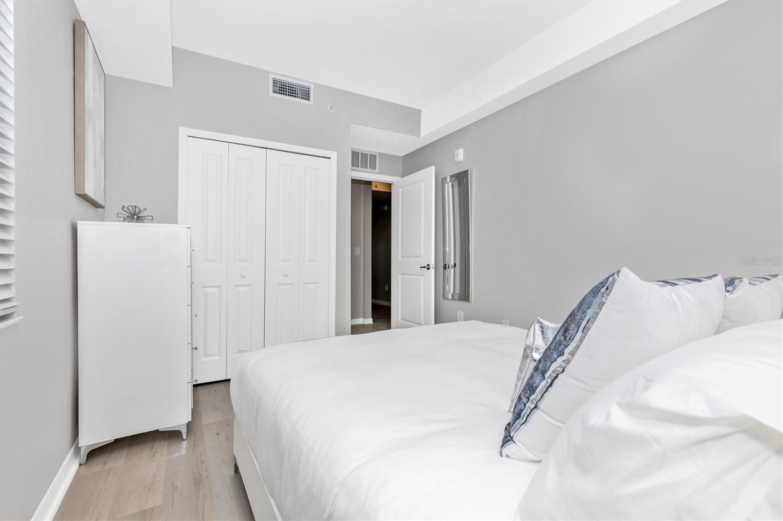 WELLEN PARK GOLF & COUNTRY CLUB - Residential Lease