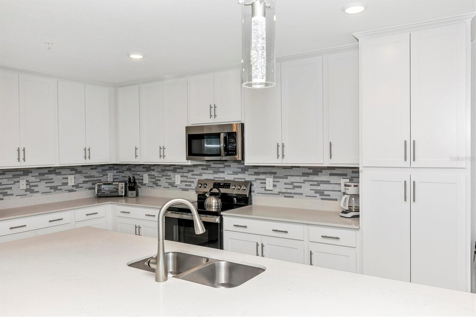 WELLEN PARK GOLF & COUNTRY CLUB - Residential Lease