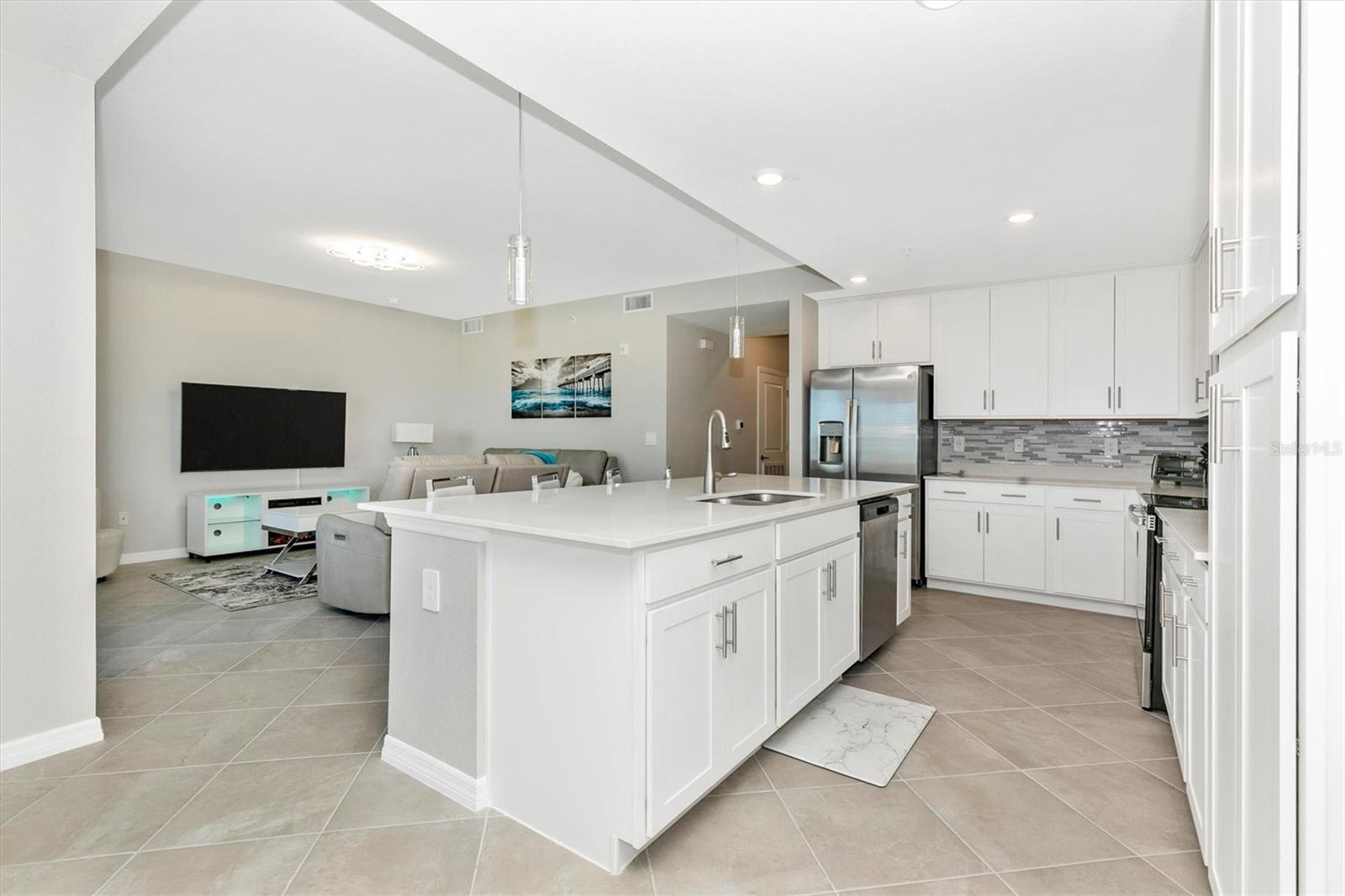 WELLEN PARK GOLF & COUNTRY CLUB - Residential Lease