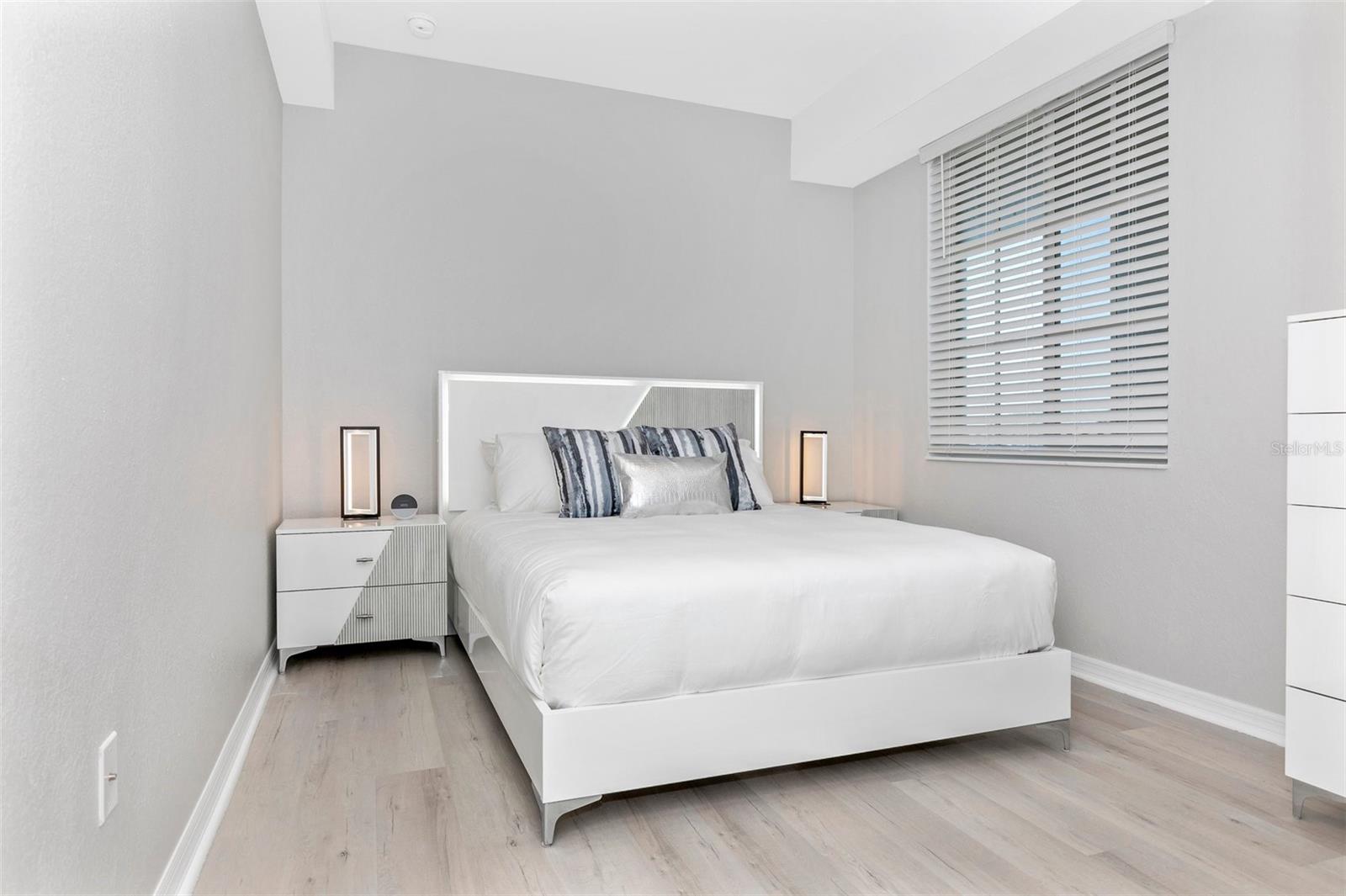 WELLEN PARK GOLF & COUNTRY CLUB - Residential Lease