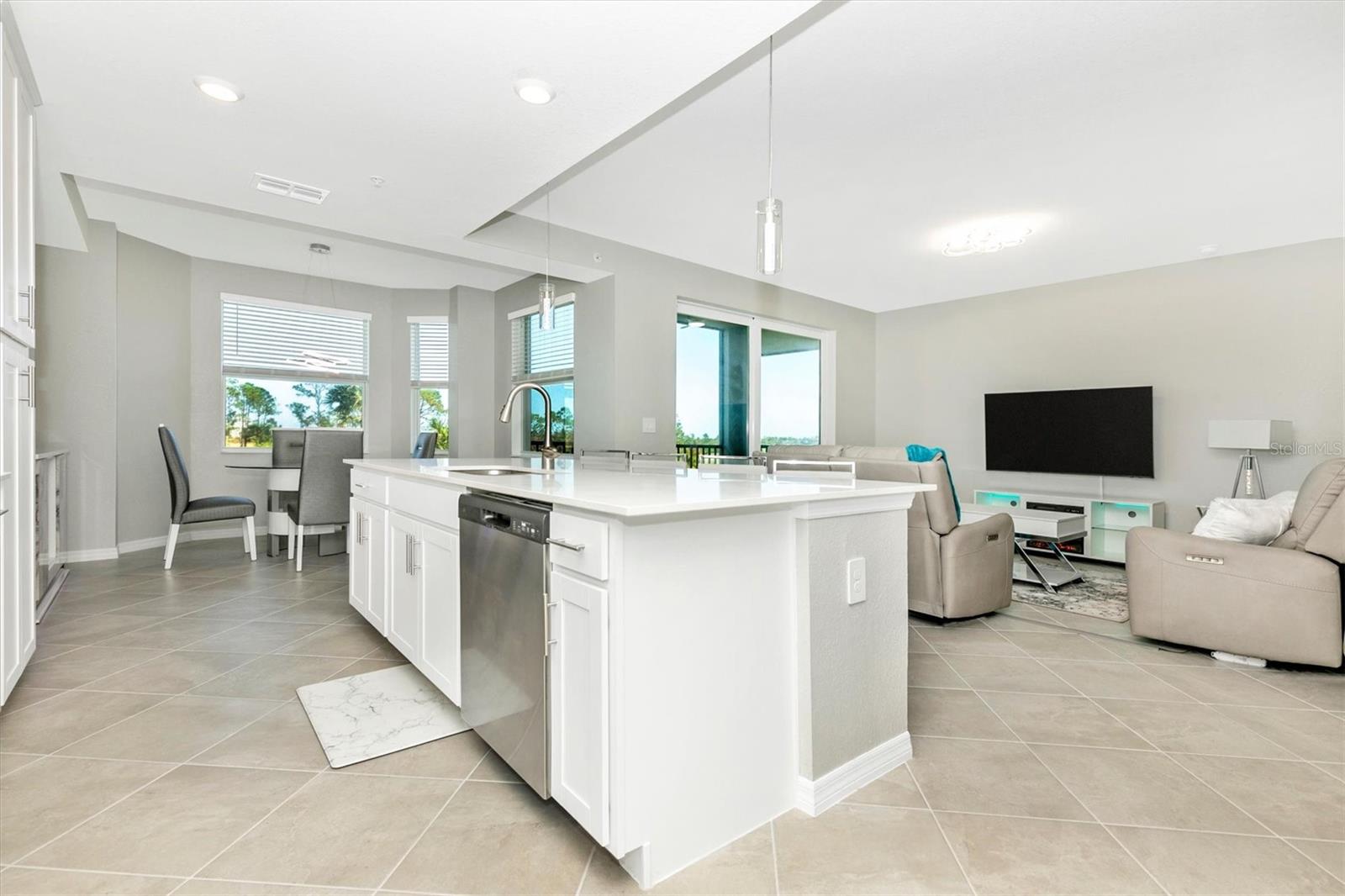 WELLEN PARK GOLF & COUNTRY CLUB - Residential Lease