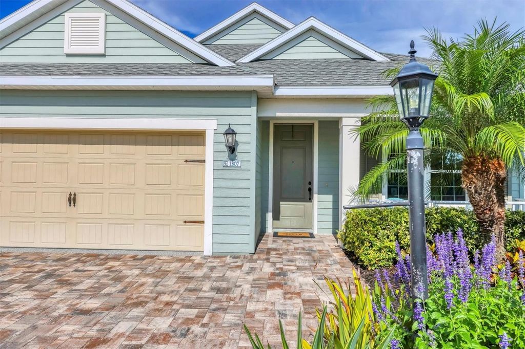 Photo of 1307 Thornbury Drive, Parrish, FL 34219 (MLS # A4691635)