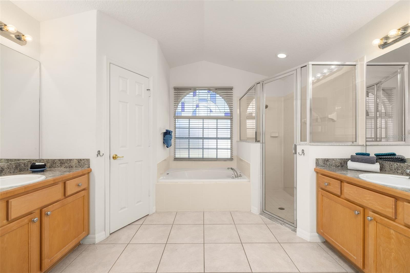 ORANGE TREE PH 04 LT 401 BEING IN 15-24-2 - Residential