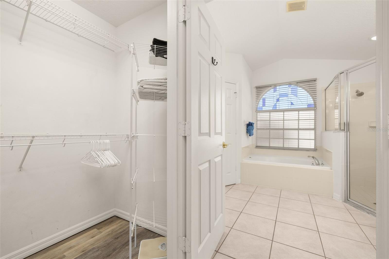 ORANGE TREE PH 04 LT 401 BEING IN 15-24-2 - Residential