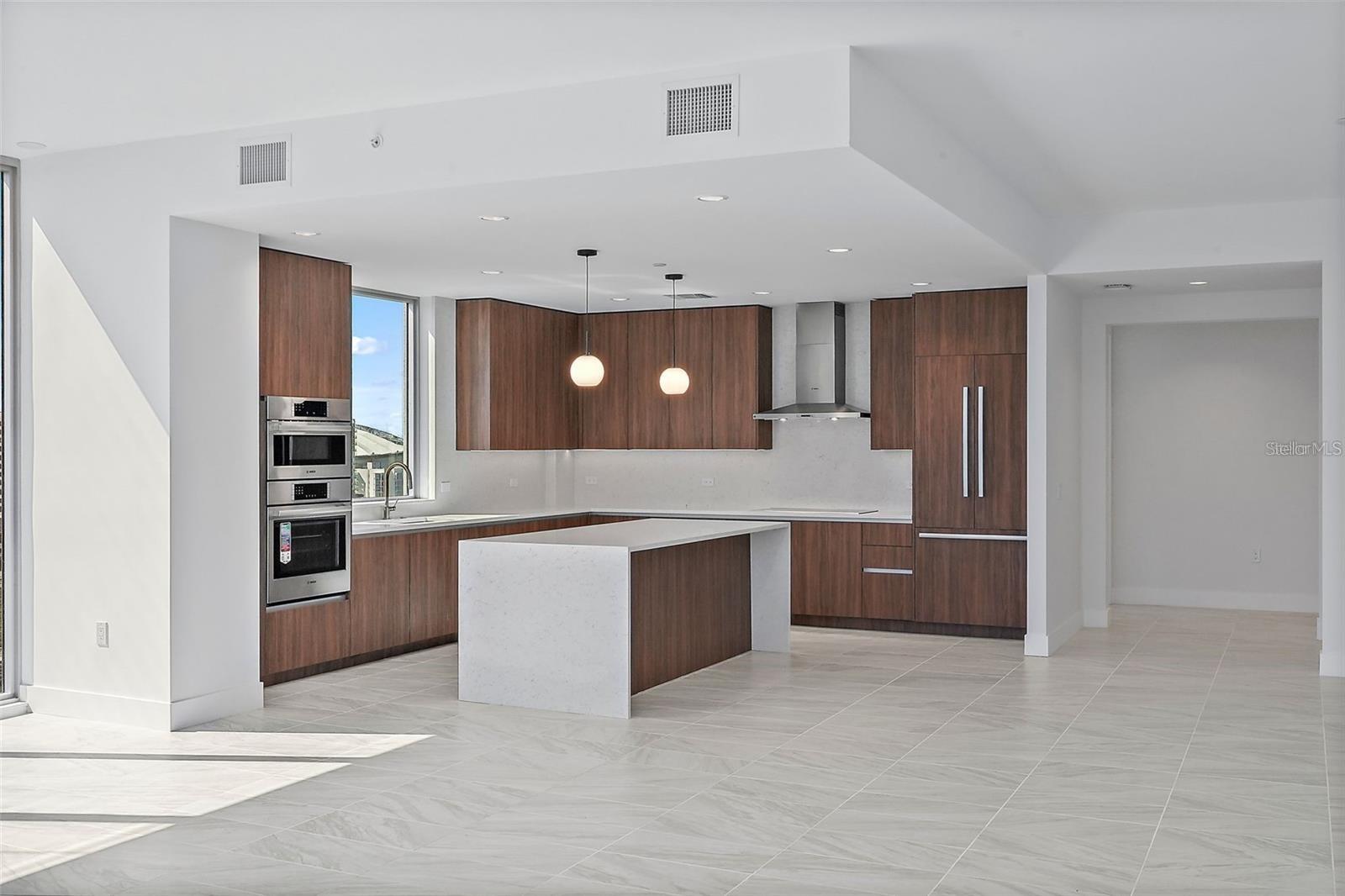 REFLECTION CONDO - Residential Lease