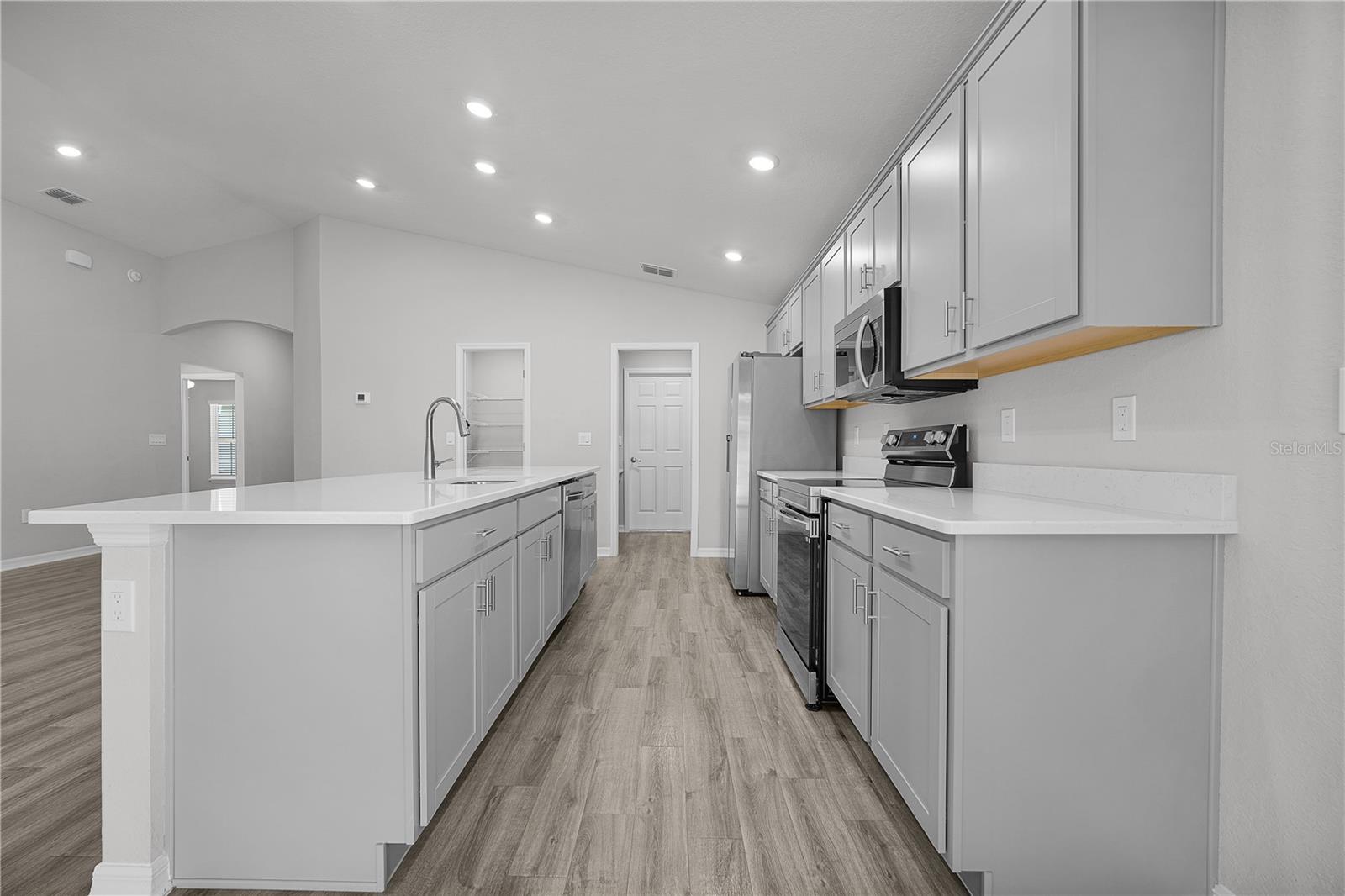 GENEVA LNDGS PH 1 - Residential Lease