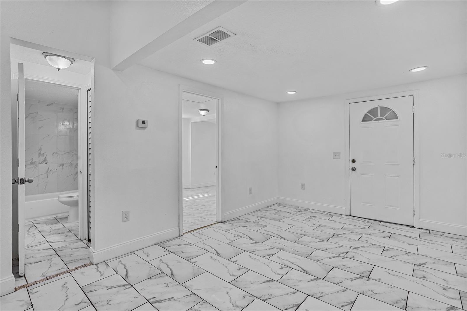 906 CELERY AVENUE