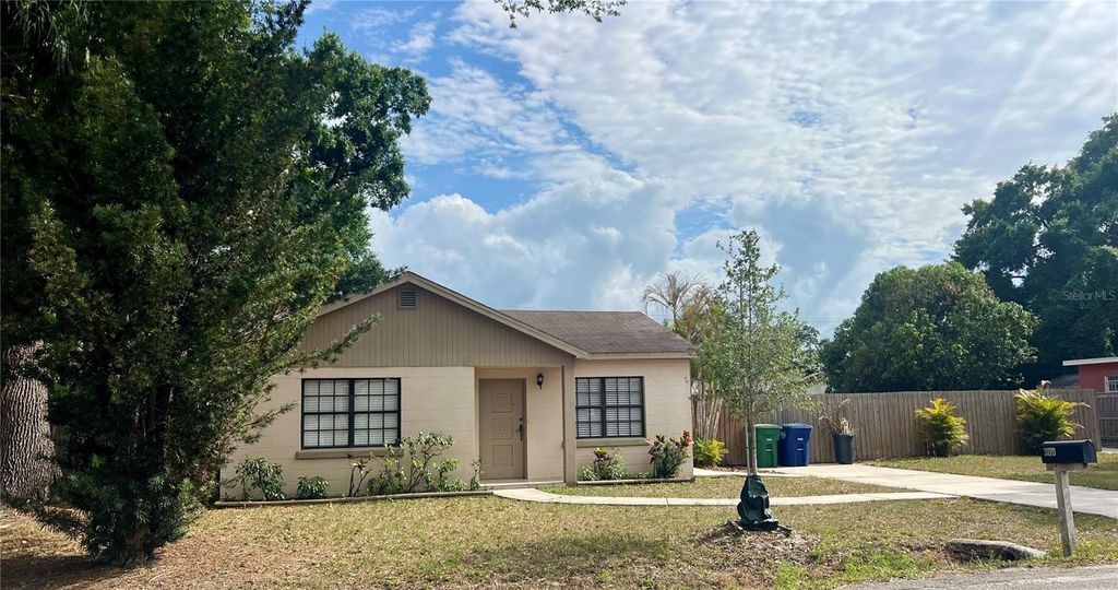 Photo of 3110 W Ivy Street, Tampa, FL 33607 (MLS # TB8504459)