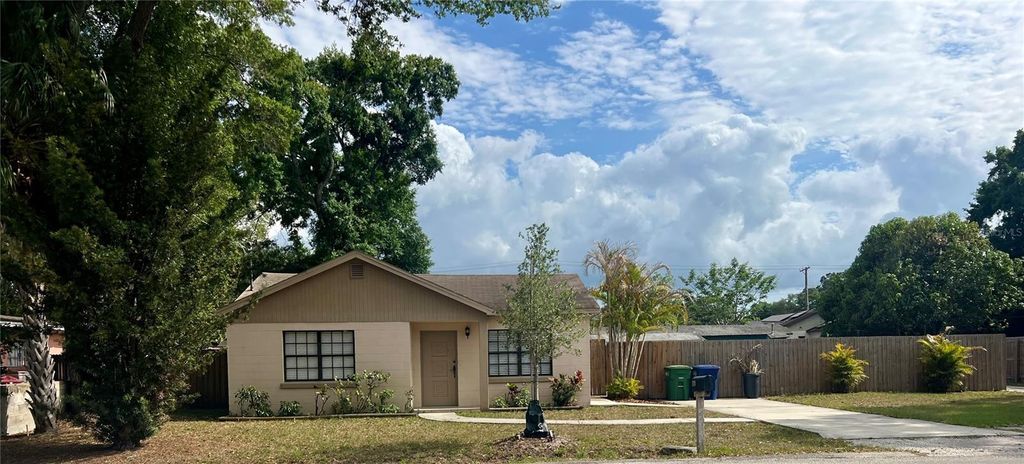 Photo of 3110 W Ivy Street, Tampa, FL 33607 (MLS # TB8504459)