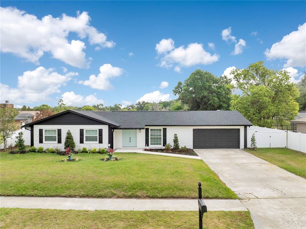 Photo of 510 Rooks Road, Seffner, FL 33584 (MLS # L4960969)