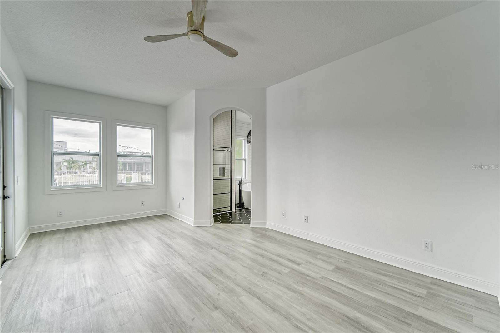 MIRABAY PH 3B-2 - Residential