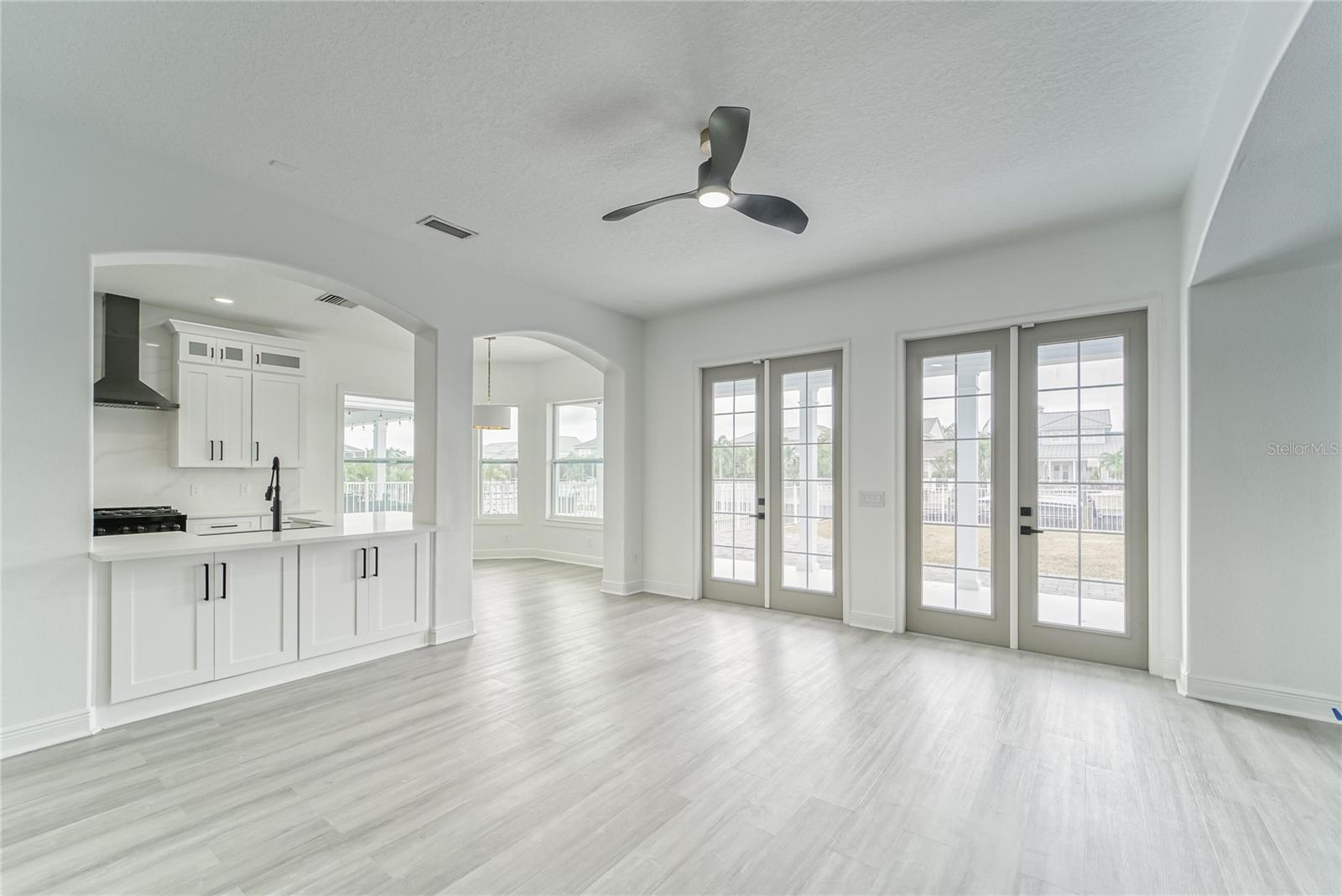 MIRABAY PH 3B-2 - Residential