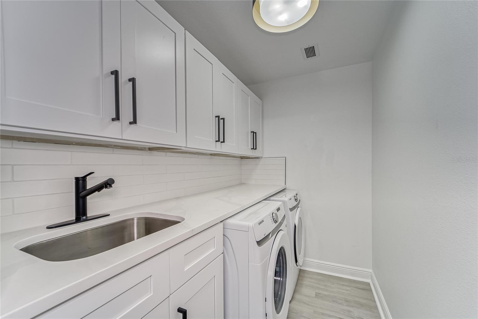 MIRABAY PH 3B-2 - Residential