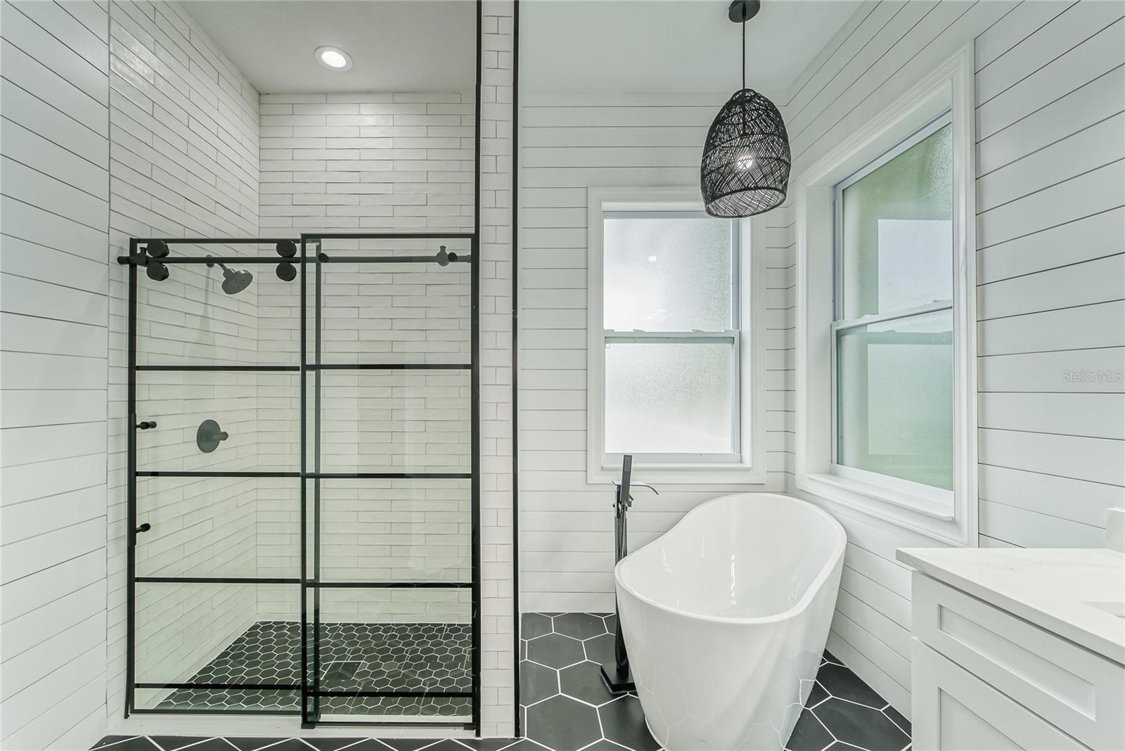 MIRABAY PH 3B-2 - Residential