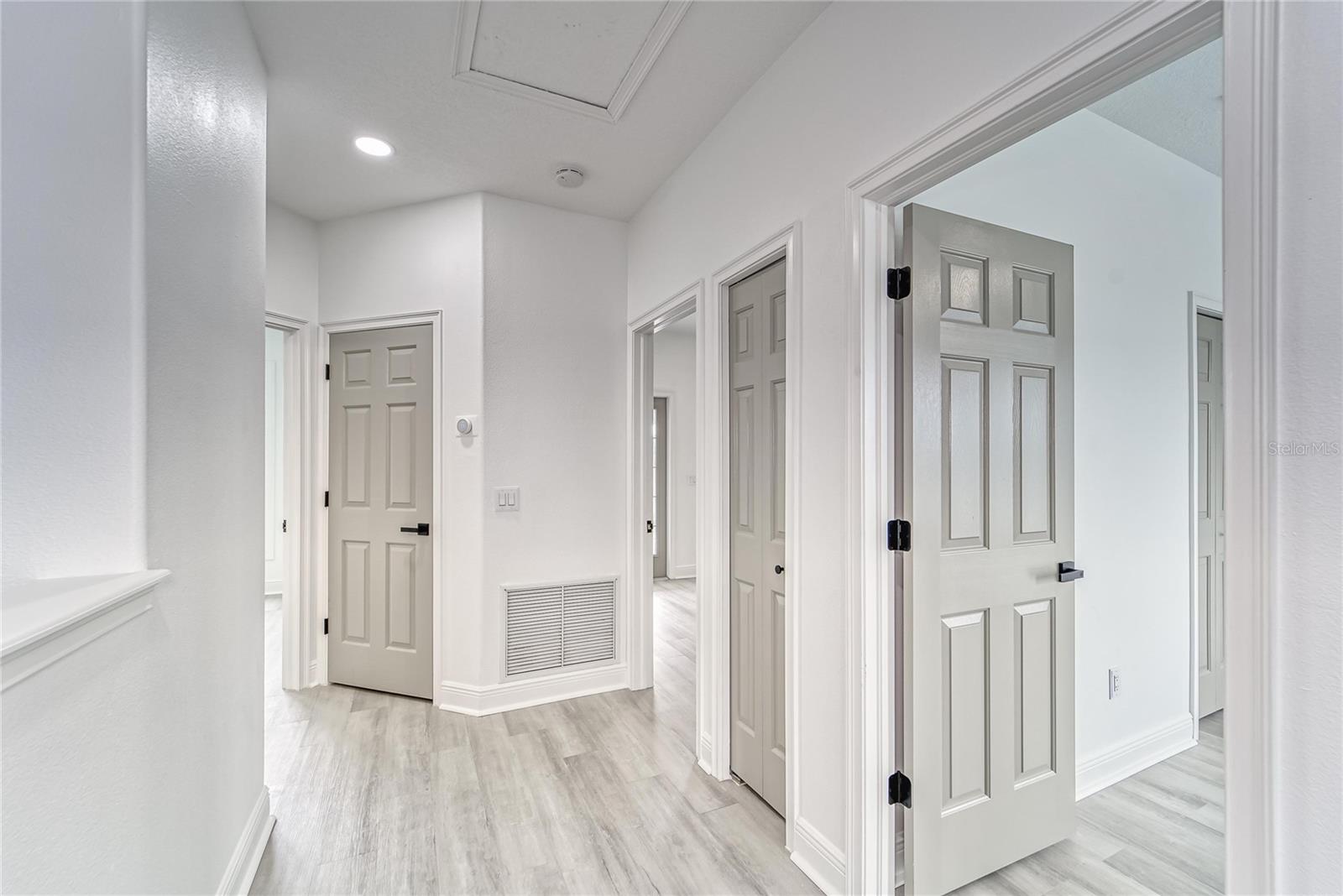 MIRABAY PH 3B-2 - Residential