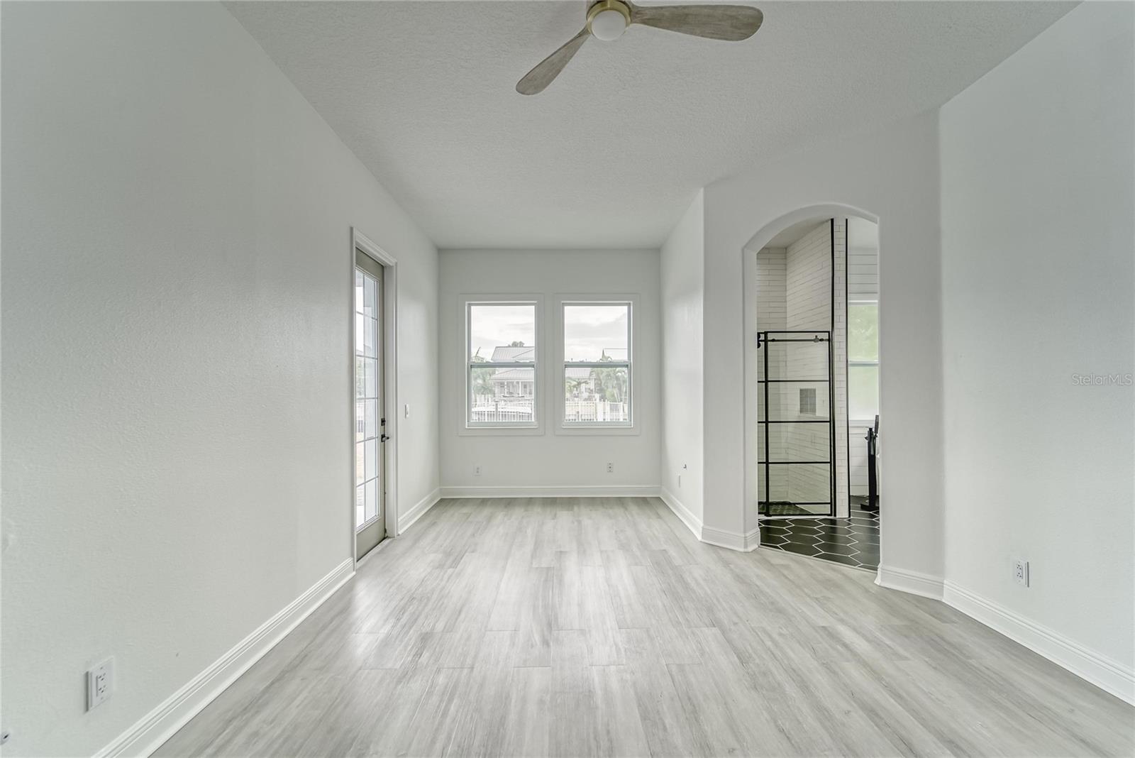 MIRABAY PH 3B-2 - Residential