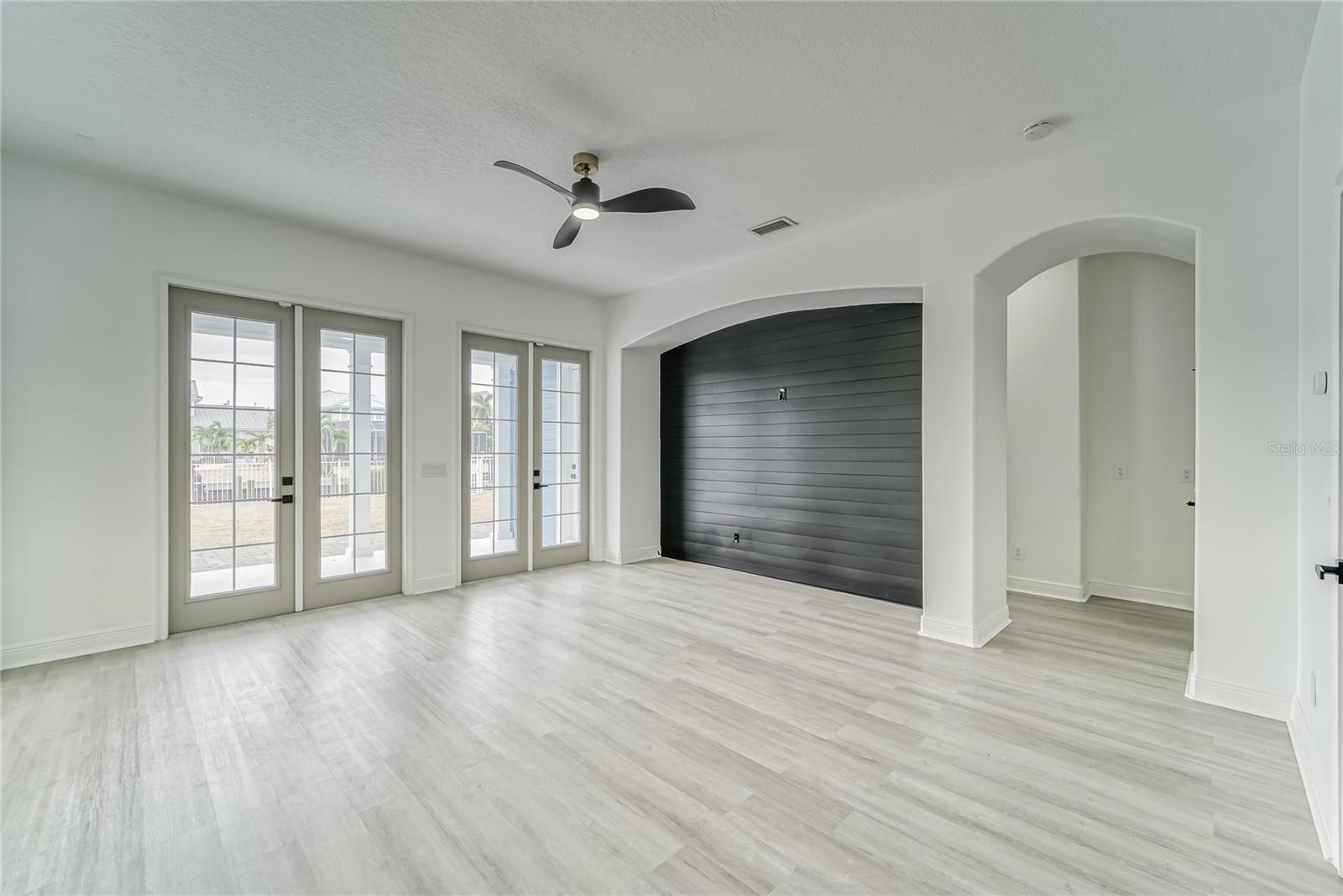 MIRABAY PH 3B-2 - Residential